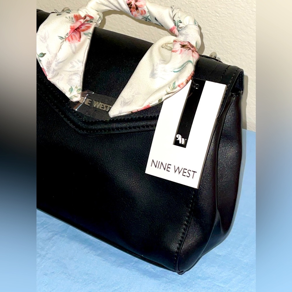 ✨HP✨ “NINE WEST” BRAND NEW BLACK PURSE WITH FLORAL BOW ACCENT, REMOVABLE STRAP. - Picture 2 of 6